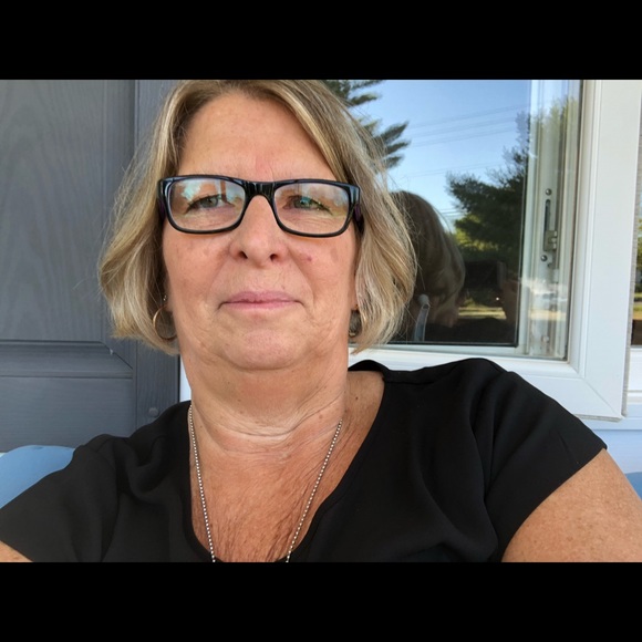 Meet your Posher, Doreen - Picture 1 of 1